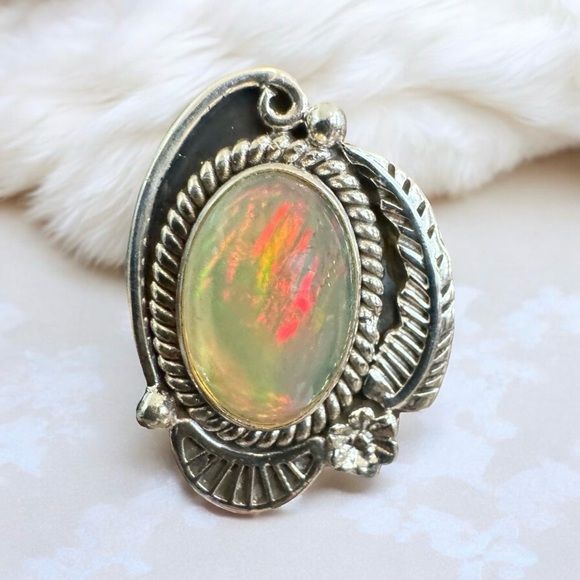 Elegant Ethiopian Fire Opal Sterling Silver Ring (8) - Picture 4 of 12